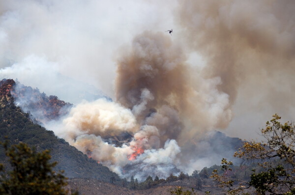Οι πυρκαγιές στην Καλιφόρνια έχουν κάψει 5 εκατ. στρέμματα και οι πυροσβέστες προσβλέπουν στον καιρό