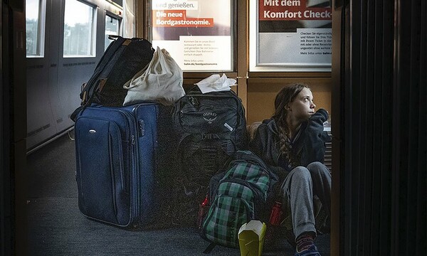Η Γκρέτα Τούνμπεργκ στο τρένο: Πρώτη θέση ή κάτω στο διάδρομο; - Η φωτογραφία που προκάλεσε διαμάχη