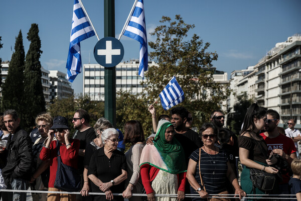 Πλήθος κόσμου στην μαθητική παρέλαση της Αθήνας για την 28η Οκτωβρίου