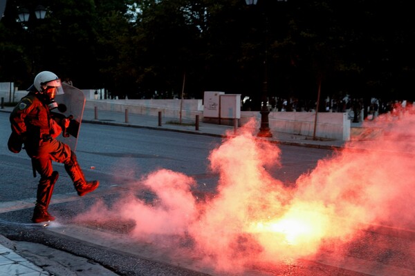 Ένταση στην πορεία διαμαρτυρίας για τον Τζορτζ Φλόιντ στο κέντρο της Αθήνας