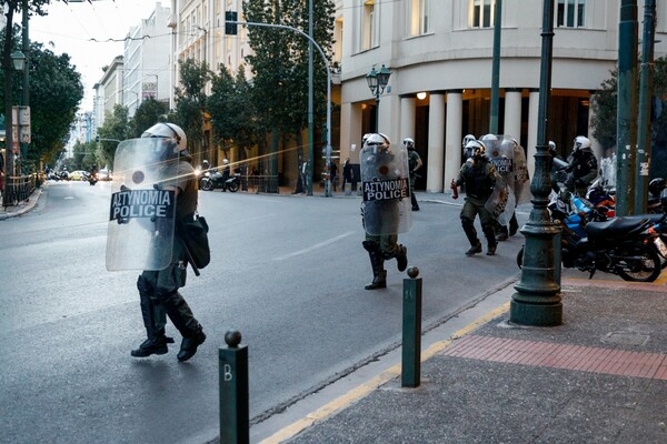 Ένταση στην πορεία διαμαρτυρίας για τον Τζορτζ Φλόιντ στο κέντρο της Αθήνας