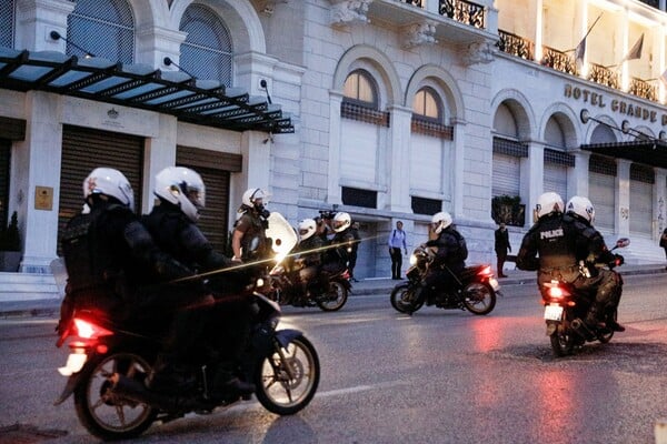 Επεισόδια και χημικά στο Σύνταγμα - Μετά την πορεία για τον Τζορτζ Φλόιντ