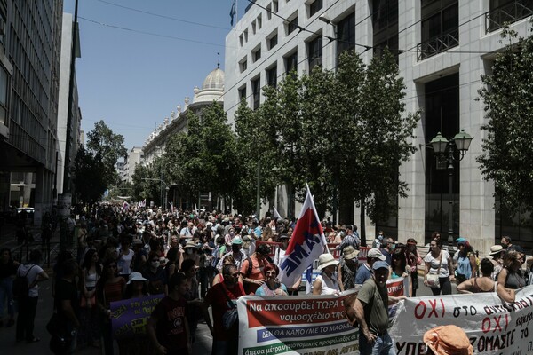 Πανεκπαιδευτικό συλλαλητήριο: Ένταση στο κέντρο της Αθήνας