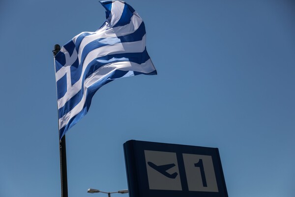 Υποχρεωτική συμπλήρωση φόρμας εντοπισμού για τους επιβάτες διεθνών πτήσεων προς Ελλάδα