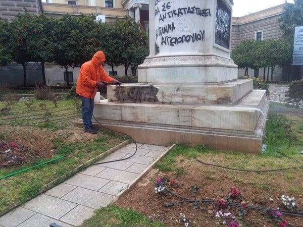 Άγνωστοι βανδάλισαν το άγαλμα του Κολοκοτρώνη - Καθαρίστηκε από τον Δήμο