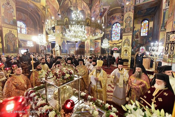 Κορωνοϊός: Να τι έγινε σήμερα στις εκκλησίες που επιμένουν να είναι ανοιχτές - Ηλικιωμένοι και παιδιά μεταλαβαίνουν