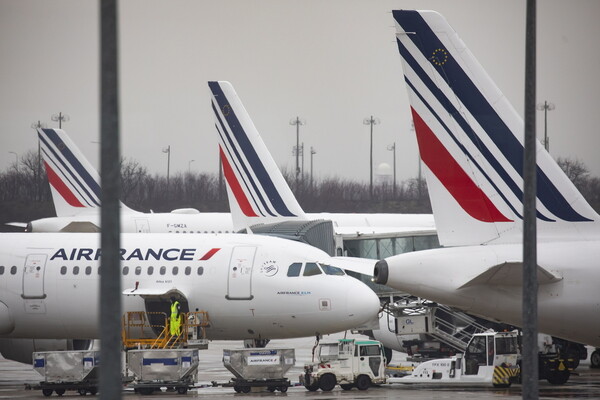 Air France-KLM: «Απαραίτητη» η στήριξη από Γαλλία και Ολλανδία - «Εταιρείες θα χρεοκοπήσουν»