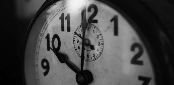 Αλλάζει η ώρα: Πότε βάζουμε τα ρολόγια μας μία ώρα μπροστά