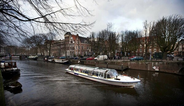 Τα πλωτά στα κανάλια του Άμστερνταμ γίνονται ηλεκτροκίνητα