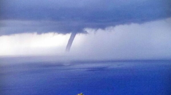 Meteo για κακοκαιρία: Σε ποιες περιοχές ευνοείται η δημιουργία υδροστρόβιλων/ανεμοστροβιλων