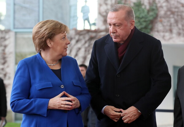 Συνάντηση Μέρκελ- Ερντογάν σήμερα, μετά το «χαστούκι» της Bundestag για τη συμφωνία με τη Λιβύη