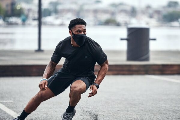 Η Under Armour δημιούργησε μάσκα για την άθληση κατά τη διάρκεια της πανδημίας