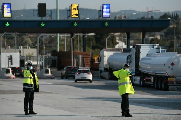 Άρση μέτρων μετά από 42 μέρες: Μάσκες, πρόστιμα και SMS - Τι ισχύει από σήμερα σε καταστήματα και ΜΜΜ