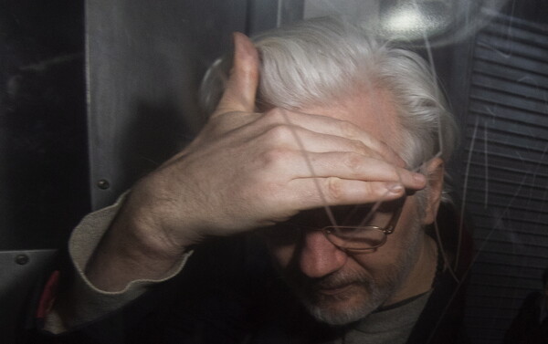 Ο Τραμπ είχε προσφέρει χάρη στον Ασάνζ - Με τον όρο να «αθωώσει» τη Ρωσία