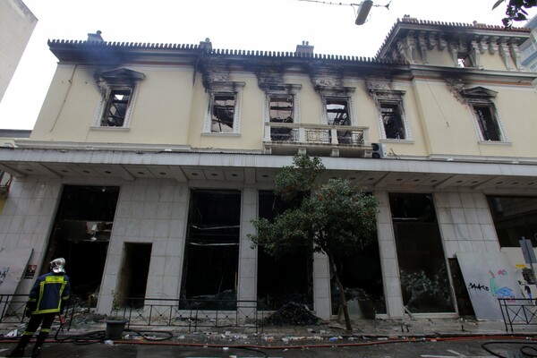 Νομοθετική ρύθμιση φαίνεται πως δρομολογεί την επαναλειτουργία των «Αττικόν» και «Απόλλων»