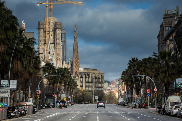Βαρκελώνη χωρίς τουρίστες: Οι πολίτες απολαμβάνουν τη γαλήνη και φοβούνται για το μέλλον