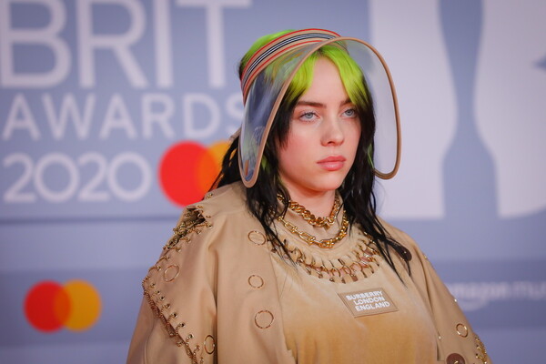 Μυστήριο με κίνηση της Billie Eilish στο Instagram- Έκανε μαζικό unfollow