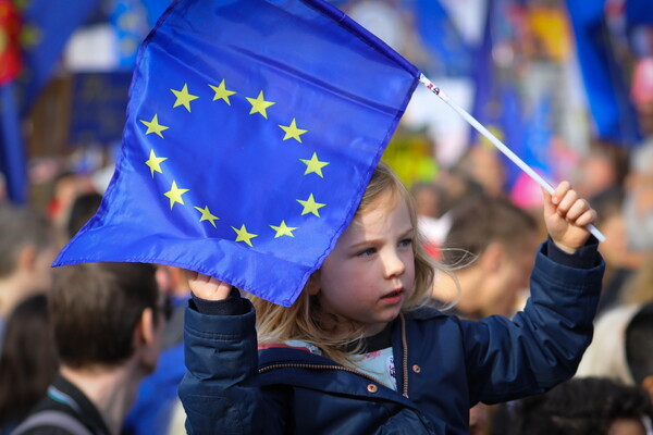 Πανηγυρισμοί για την αναβολή του Brexit - Χιλιάδες Βρετανοί στους δρόμους ζητούν νέο δημοψήφισμα