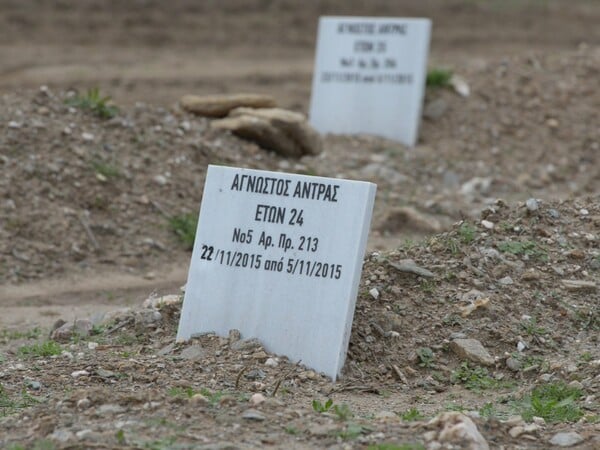 Ο Γιώργος Αυγερόπουλος, αυτόπτης μάρτυς στα παρασκήνια της κρίσης, μιλά για το νέο, εκρηκτικό φιλμ του