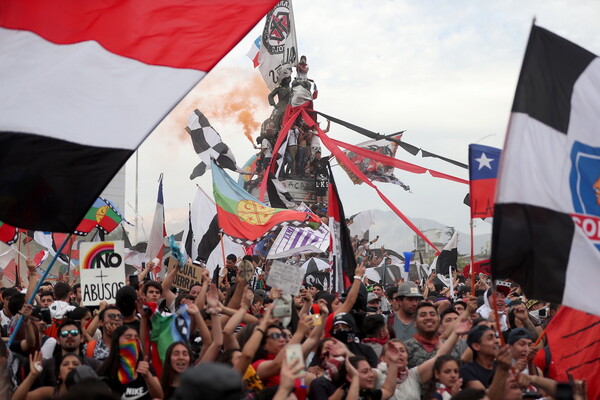«Ιστορική διαδήλωση» - Ένα εκατομμύριο άνθρωποι στους δρόμους της Χιλής έστειλαν το μήνυμα στην κυβέρνηση