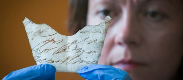 Αρχαιολόγοι βρήκαν σπάνια χειρόγραφα σε παλιό αρχοντικό σπίτι της Αγγλίας