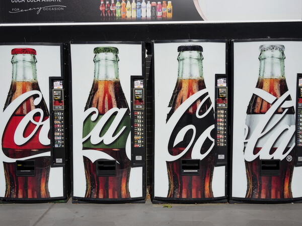 Μετά τη Unilever και η Coca-Cola σταματάει τις διαφημίσεις στα social media - «Δεν υπάρχει θέση για τον ρατσισμό»