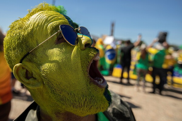 Βραζιλία: Δύο διαφορετικοί απολογισμοί για τον κορωνοϊό από το υπ. Υγείας - Πορείες υπέρ και κατά Μπολσονάρου