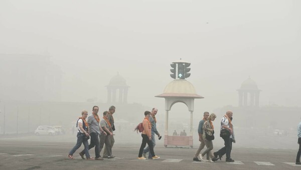 Πνίγεται στο νέφος το Νέο Δελχί - Ακραίες καταστάσεις από τη ρύπανση