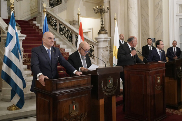 Δένδιας από Κάιρο: Ομόφωνη απόφαση ότι τα μνημόνια Τουρκίας - Σάρατζ είναι χωρίς ισχύ