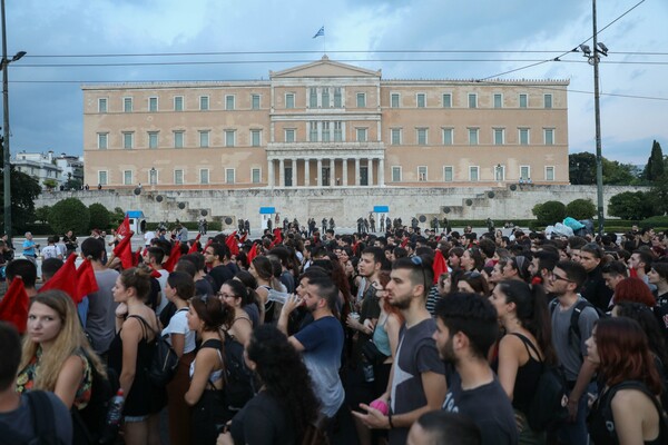 Πορεία στο Σύνταγμα κατά του νομοσχεδίου για τις διαδηλώσεις