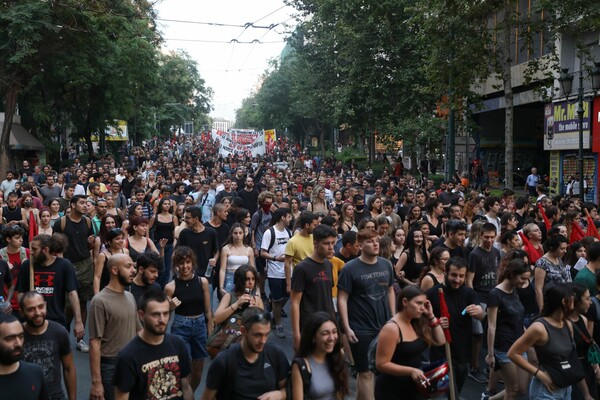 Πορεία στο Σύνταγμα κατά του νομοσχεδίου για τις διαδηλώσεις