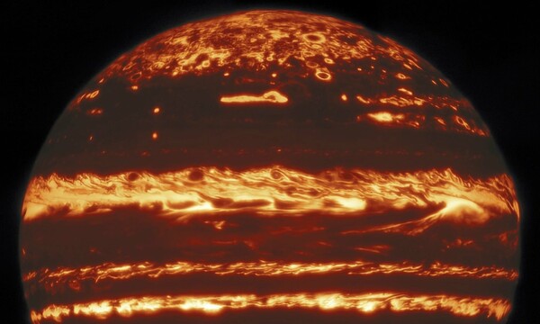 Οι αστρονόμοι απαθανάτισαν νέες, εντυπωσιακές εικόνες του Δία - Με ειδική τεχνική