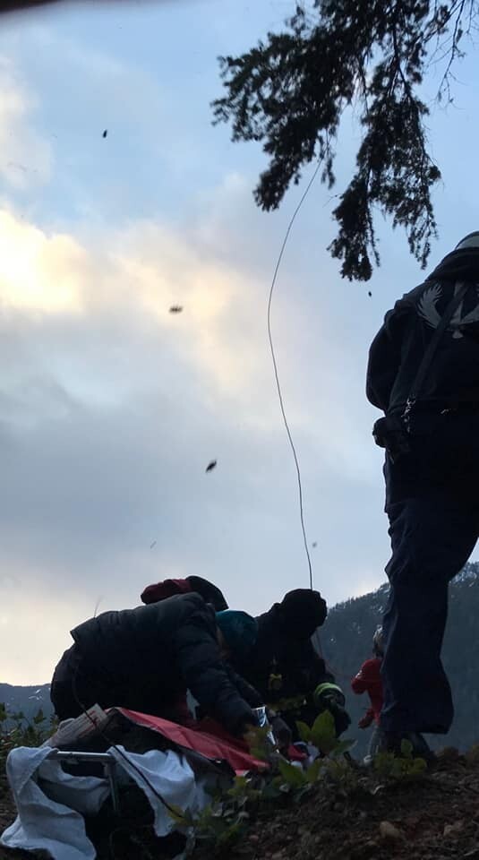 ΗΠΑ: Δρομέας σύρθηκε για 8 ώρες μέσα στην παγωνιά, με σπασμένο πόδι, στο βουνό