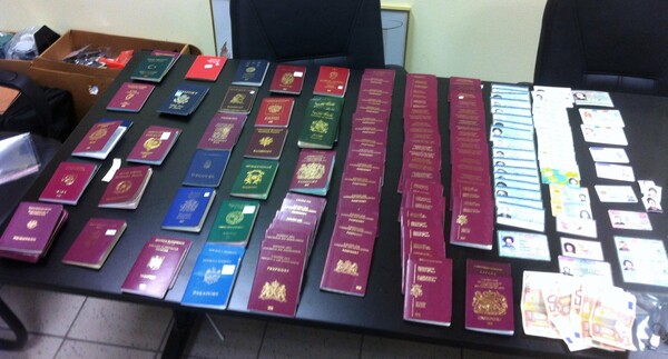 Πώς δρούσε το κύκλωμα των αστυνομικών που έβγαζε πλαστά διαβατήρια και ταυτότητες
