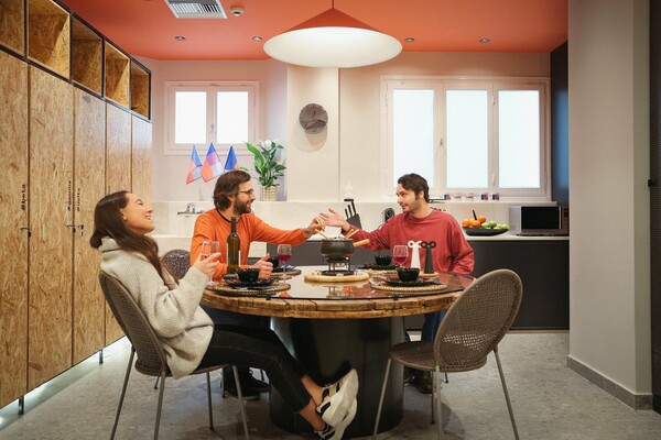 Το Ilior είναι ένα σύγχρονο διαμέρισμα που κάνει τη συν-διαβίωση τον νέο τρόπο ζωής