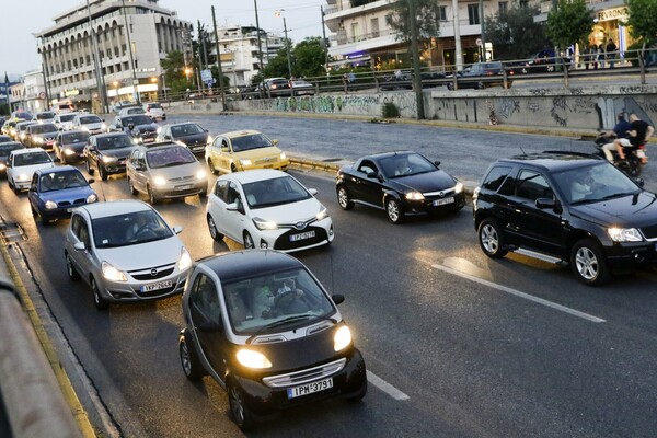 Δίπλωμα οδήγησης: Νέες αλλαγές στα μέτρα για τις εξετάσεις - Τι προβλέπει εγκύκλιος