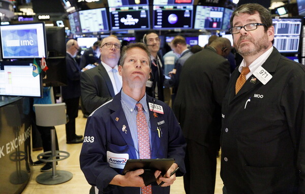 Wall Street: Το χειρότερο τρίμηνο από το 1987 συμπλήρωσε ο Dow Jones