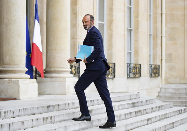 Γαλλία: Έρευνα σε βάρος του πρώην, πλέον, πρωθυπουργού και 2 πρώην υπ. Υγείας για τη διαχείριση του κορωνοϊού