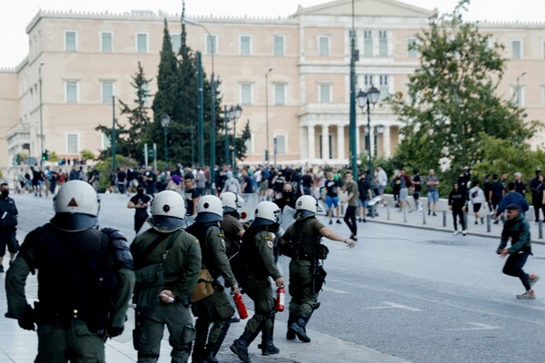 Ένταση στην πορεία διαμαρτυρίας για τον Τζορτζ Φλόιντ στο κέντρο της Αθήνας