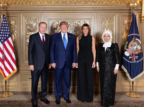 Ο Ερντογάν σε δεξίωση του Ντόναλντ Τραμπ - Στη δημοσιότητα η φωτογραφία με τους ηγέτες και τις συζύγους τους