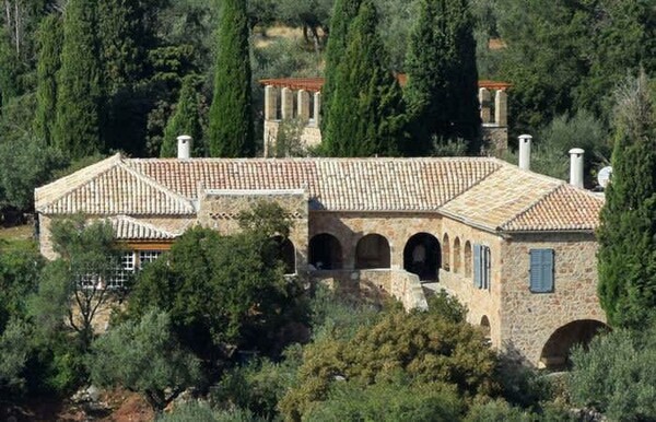 «Το ομορφότερο μέρος»: Οι Financial Times προτείνουν διακοπές στην οικία του Λι Φέρμορ στην Καρδαμύλη