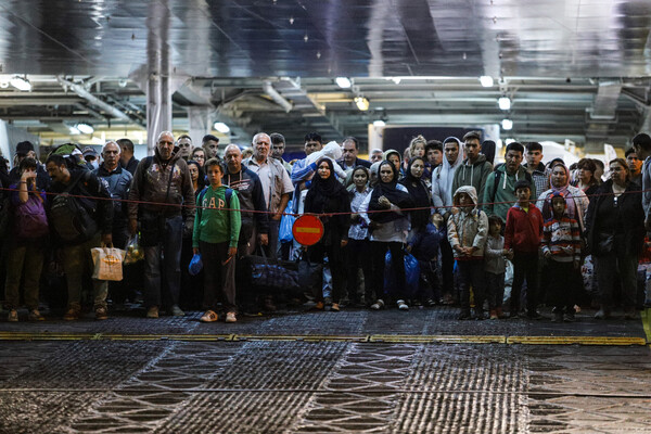 Στον Πειραιά 200 αιτούντες άσυλο από την Λέσβο