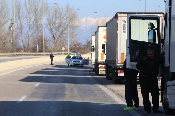 Κορωνοϊός: Επιστρέφουν οι 13 οδηγοί φορτηγών που εγκλωβίστηκαν για 25 ημέρες στα σύνορα Ιράκ- Τουρκίας
