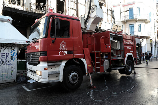 Υπό έλεγχο η φωτιά στα Μελίσσια –Απομακρύνθηκαν οι εγκλωβισμένοι