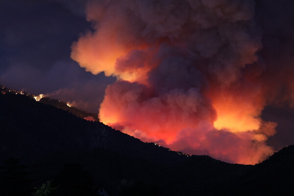Καλιφόρνια: Σχεδόν 8.000 κάτοικοι απομακρύνθηκαν απ'τις εστίες τους - Λόγω της πυρκαγιάς Apple Fire