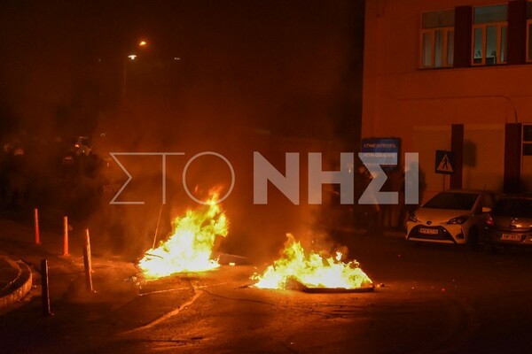 Σοβαρά επεισόδια σε Χίο και Λέσβο για το μεταναστευτικό - Πεδίο μάχης τα λιμάνια