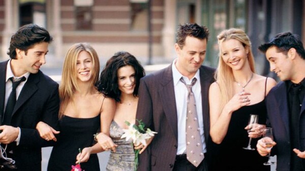 H Κόρτνεϊ Κοξ κάνει «μαραθώνιο» Friends - «Αγόρασα και τις 10 σεζόν»