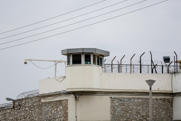 Φυλακές Κορυδαλλού: Κάνναβη, αυτοσχέδια μαχαίρια και ρόπαλα εντοπίστηκαν μετά από έρευνα