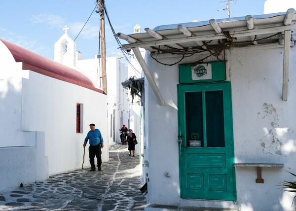 BBC: Τέλος η απομόνωση των ελληνικών νησιών - Ρεπορτάζ για το άνοιγμα του τουρισμού