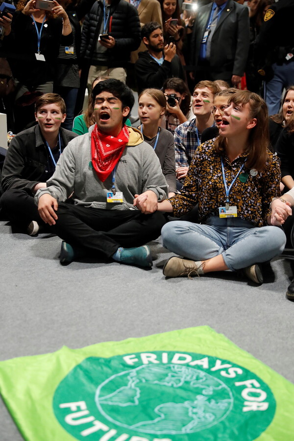 Φρενίτιδα για την Γκρέτα Τούνμπεργκ στη Μαδρίτη - Υποδοχή σταρ για την 16χρονη ακτιβίστρια